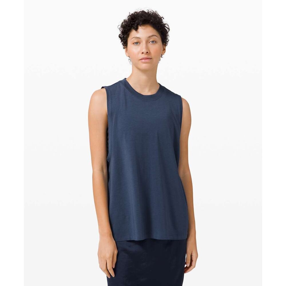 Lululemon Navy Blue Muscle Tank Top Flowy Lightweight Size 8